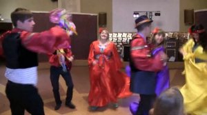 Цыганский табор на свадьбе зажигает. Позолоти ручку, милый!