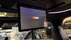 Тюнинг Toyota Alphard 2021. Мультимедиа на переднем экране, потолочный экран мультимедиа, сабвуфер.