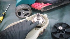 #14 Bosch Rotak 40 Ergoflex grass cutter: Motor assembly and blade cutter replacement works