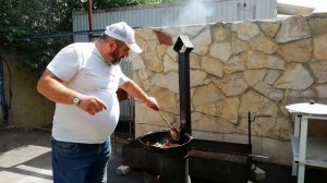 День вкусного сурка. Сурок в казане с овощами. is preparing an Armenian