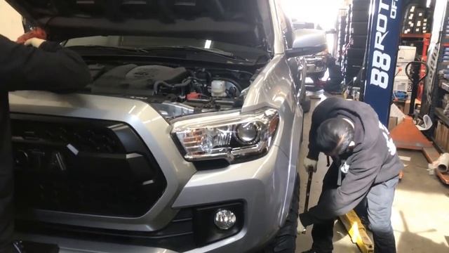 2018 Toyota Tacoma Fox Shocks TRD Pro Grille on Fuel Vectors! смотреть онлайн