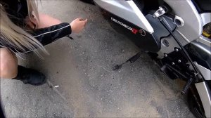 Обзор мотоцикла YAMAHA YZF-R1. Обзор мотоцикла Ямаха. Блондинка за рулем