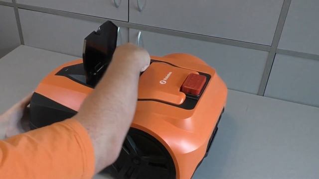 Роботы газонокосилки Robokos RM 2500i / 1400i. Обзор Алексея Надёжина, опубликованный на  iXBT Live