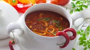 Кальмары в томатном соусе