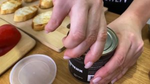 Рецепт брускетты с паштетом и вялеными томатами. Удивляйте своих гостей!