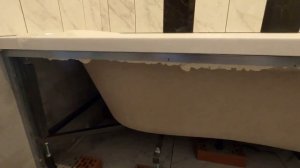 Экран под ванну из плитки.