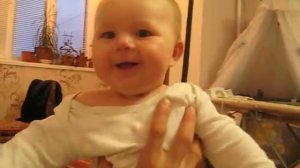 смех малыша до икоты 6 месяцев