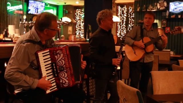 Чешские песни в чешском пабе
