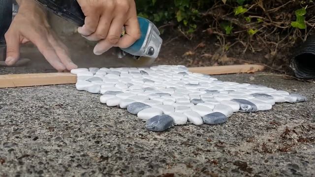 Install a Pebble Tile/River Rock Shower Floor. Grout. Перестройка пола в душевой. Затирка смотреть онлайн