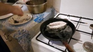 Жареный сазан. Как жарить рыбу дома. Готовит узбек.