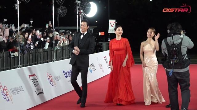 ‘눈이 부셔’ 청룡 레드카펫 밟는 ‘밀수’ [O! STAR] смотреть онлайн