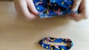 Как обработать горловину и одновременно закрыть шов спинки.