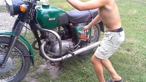 Нехватает веса, чтобы завести мотоцикл иж Планета 3