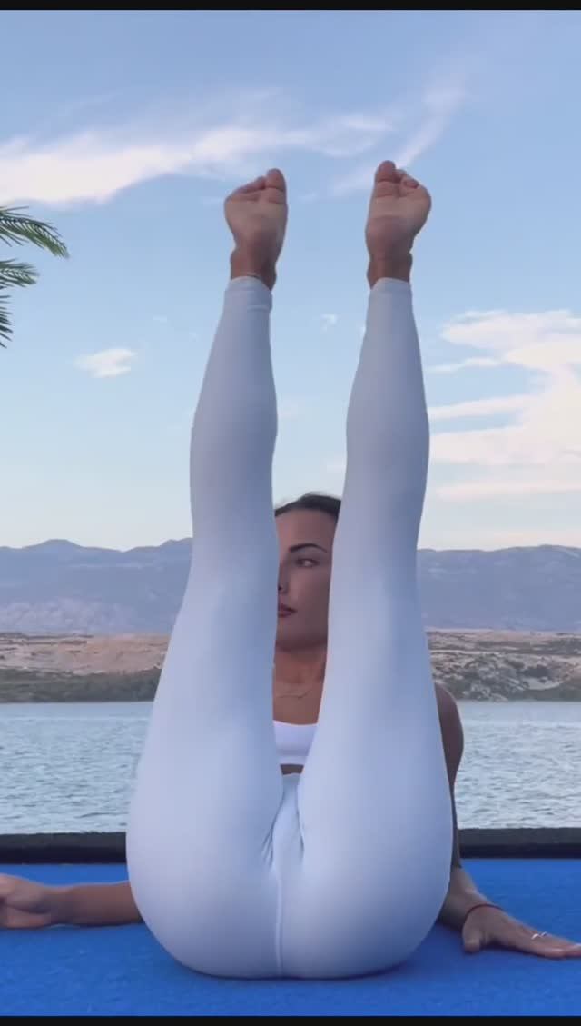 Yoga stretch training   Gymnastics and Contortion tutorial   Stretch Middle Splits #short #shorts