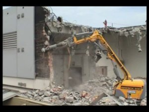 Демонтажный роботы Brokk. Понижение этажности авиатерминала