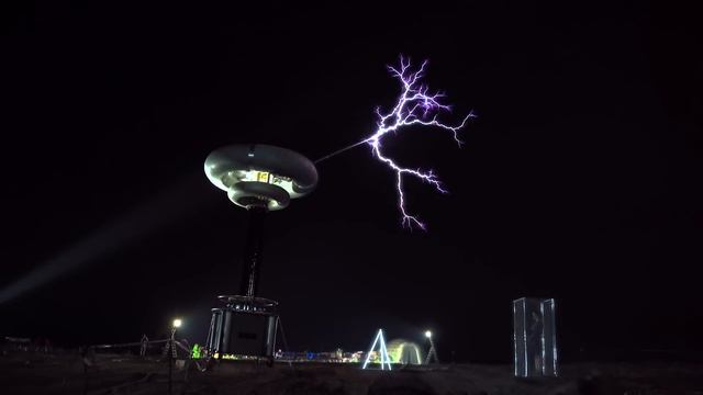 Самая мощная катушка Теслы в руках DP Labs смотреть онлайн