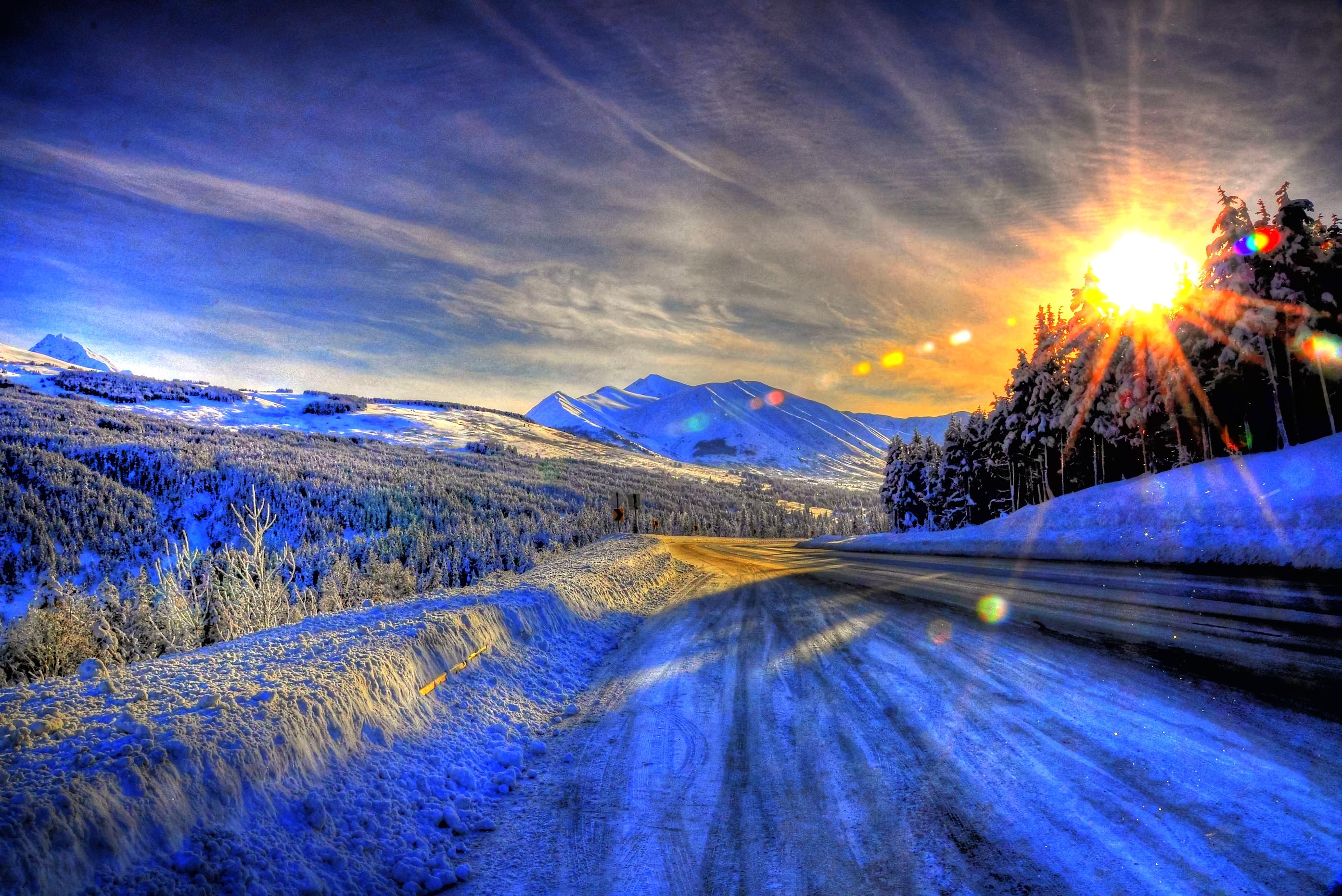 Зимнее утро дорога. Аласка Винтер. Зима дорога. Зимние горы. Зима солнце.