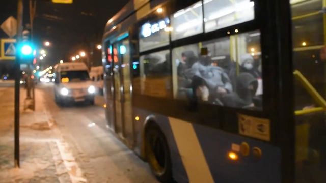 [D3500]Прибытие троллейбуса с УАХ "Мегаполис" Тролза-5265.08 №1008 и автобуса ЛиАЗ-5292.67 №4468 смотреть онлайн