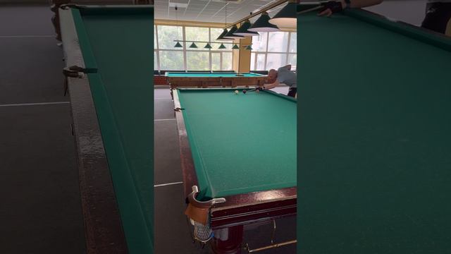 На две 🎱🎱 #shorts #billiard #обучение #бильярд #развлечение #спорт