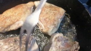 КУРИНЫЕ БЕДРЫШКИ. КАК ПРАВЕЛЬНО ПОЖАРИТЬ БЕДРЫШКИ. ОЧЕНЬ СОЧНЫЕ, ВКУСНЫЕ, АППЕТИТНЫЕ КУРИНЫЕ БЕДРА.
