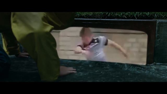 Пацан очень сильно разогнался и ударился, а потом увидел мемчик смотреть онлайн