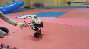 Салымов Асанали построил робота ГироБоя