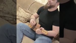 Нана на балалайке Чеченец спел красиво😍🔥