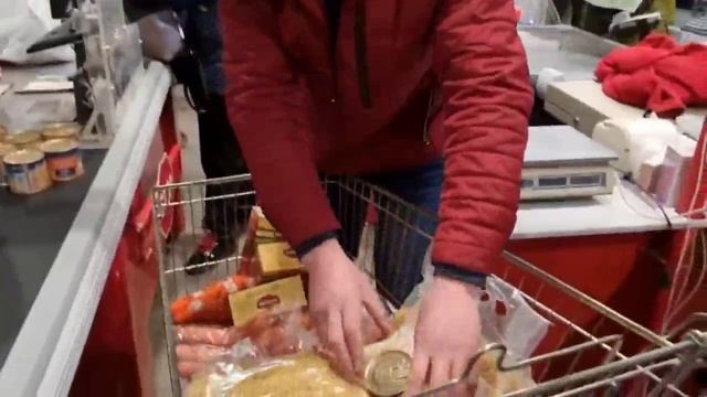 Закупаем продукты для нуждающихся