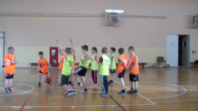 Баскетбол. Игра. Первый класс школы против детского садика. Вологда part1 смотреть онлайн
