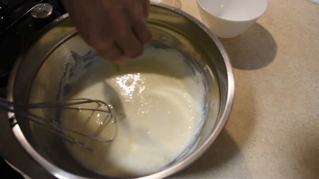 Желейный торт без выпечки с персиком и сметанным суфле