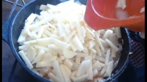 необыкновенно вкусная жареная картошка с луком и морковкой