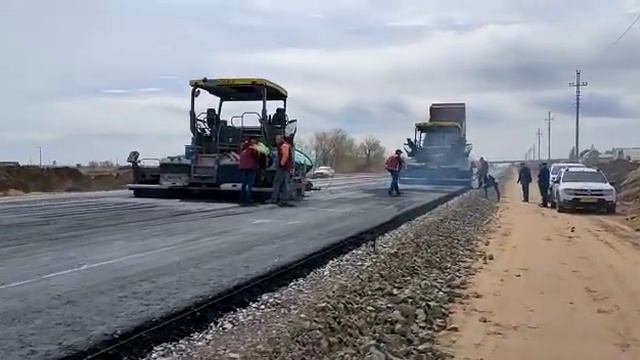 Устройство верхнего слоя основания.  ПК 0+00. Дата 03.05.2022 г. смотреть онлайн