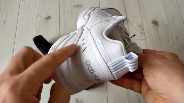Adidas  STRUTTER
