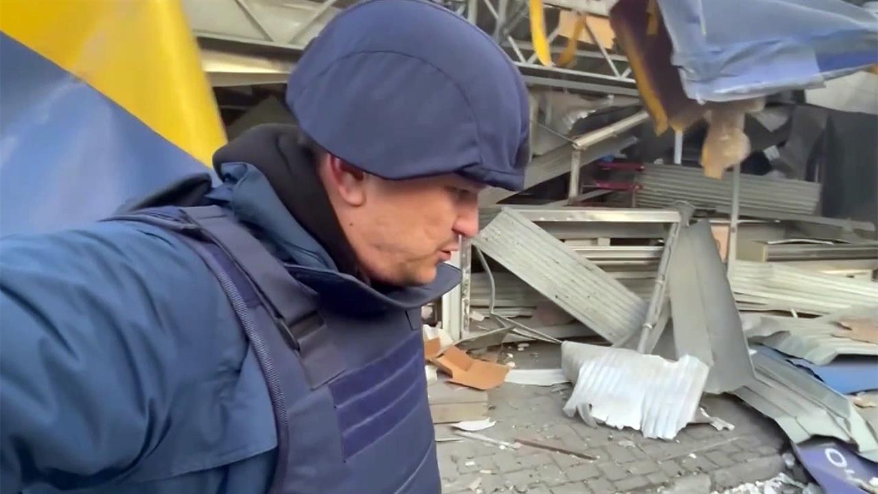 Корреспондент канала "Россия-24" Борис Максудов попал под огонь укранского дрона