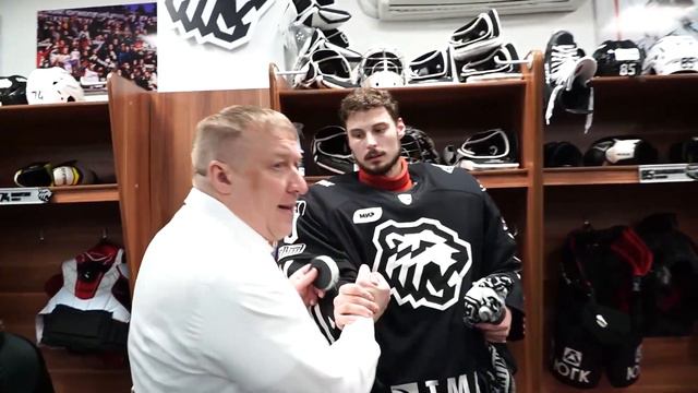 ПОБЕДНАЯ РАЗДЕВАЛКА | Шестой сухарь Зака Фукале, у Яруллина юбилей | ХК Трактор смотреть онлайн