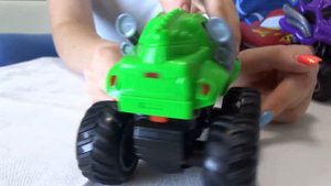Обзор распаковка игра и гонки с машинками Monster Track Unpacking toy Monster Truck Cars