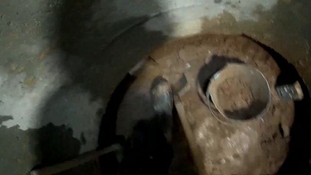 копка колодца большими кольцами на столбах