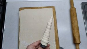 Закусочные трубочки из слоеного теста