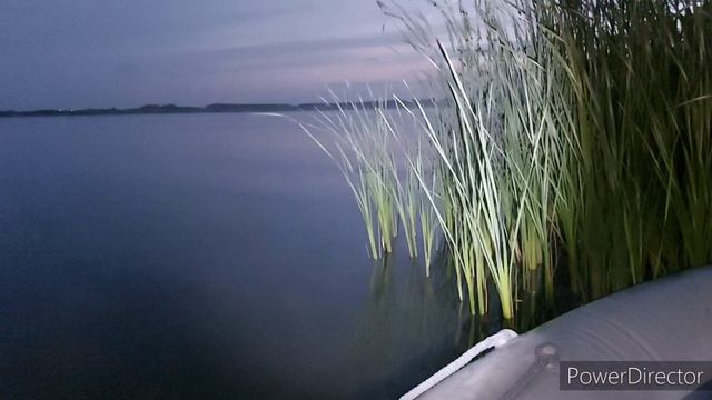 Вечерняя рыбалка на озере...