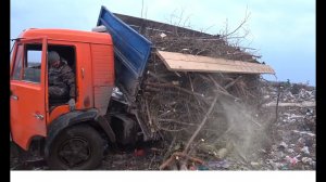 Чуть не сломали борт при выгрузке кустов / катаюсь с другом на КамАЗе
