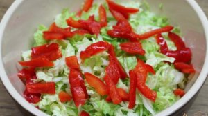 Салат из пекинской капусты, кукурузы, красного перца и сыра