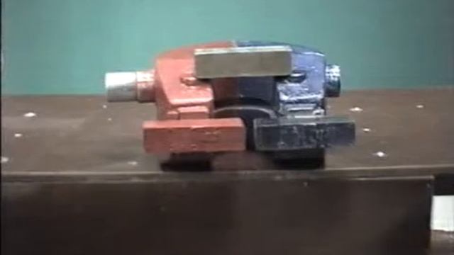 Движение алюминиевой полосы в магнитном поле, токи Фуко смотреть онлайн