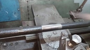 протачиваем полуоси для минипогрузчика