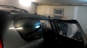 Как самостоятельно срезать стекло на автомобиле.