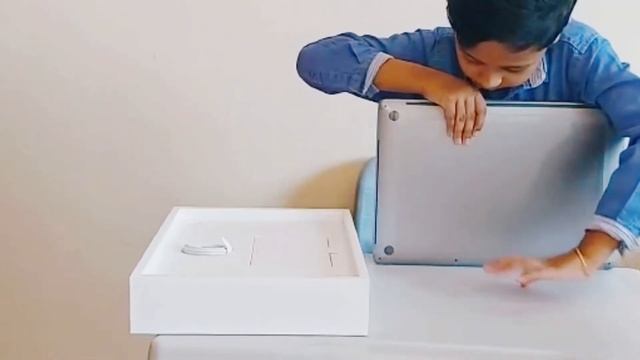 UNBOXING 16" MAC BOOK PRO | MAC BOOK PRO (2021) REVIEW | DUBAI KID VLOGS | FINAL CUT PRO | LOGIC PR смотреть онлайн