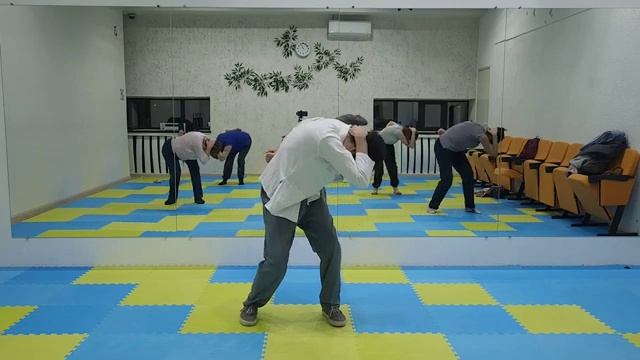 Суставная разминка цигун. И цзинь цзин (целиком). Дао Инь (6ое движение). Занятие от 25.01.2023 смотреть онлайн