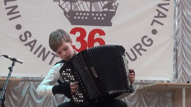Ой да ты калинушка Русская народная песня. Играет Матвей Ларов.