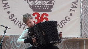 Ой да ты, калинушка (Русская народная песня). Играет Матвей Ларов.