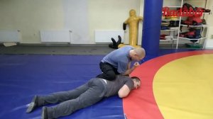 Защитно-атакующие действия от бокового удара и удара в корпус.