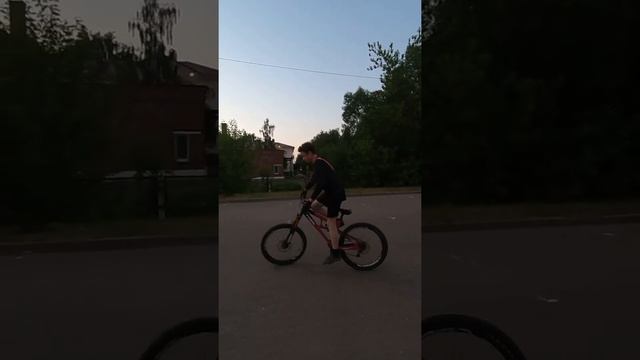 КАК СТАНТИТЬ НА ВЕЛОСИПЕДЕ? ВИЛЛИ НА ВЕЛОСИПЕДЕ!!!!! смотреть онлайн